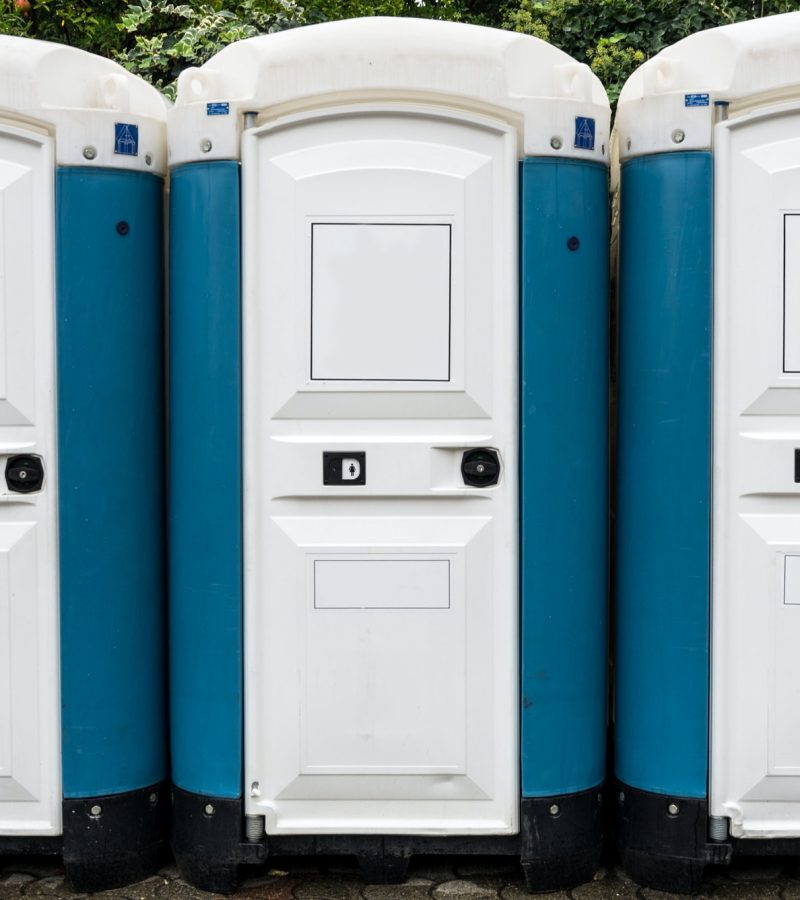 toilette-cabins-outside.jpg